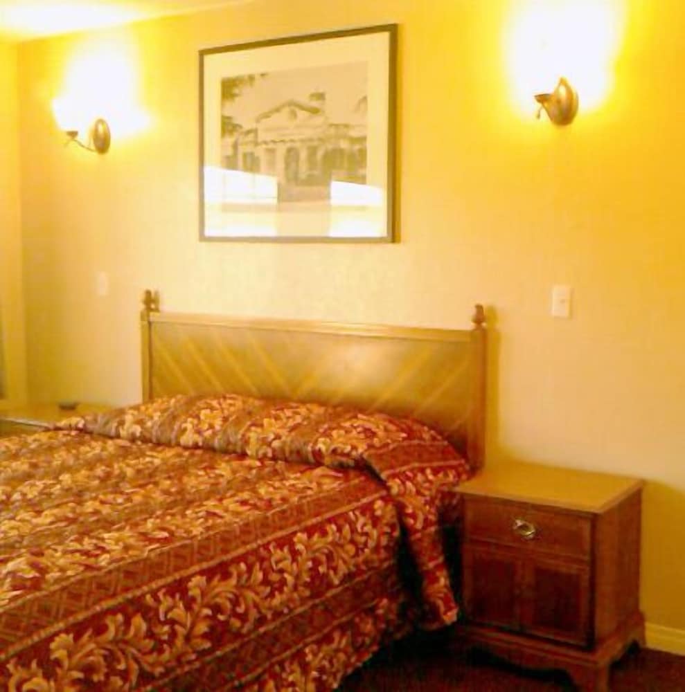 Aqua Inn Motel 5/28