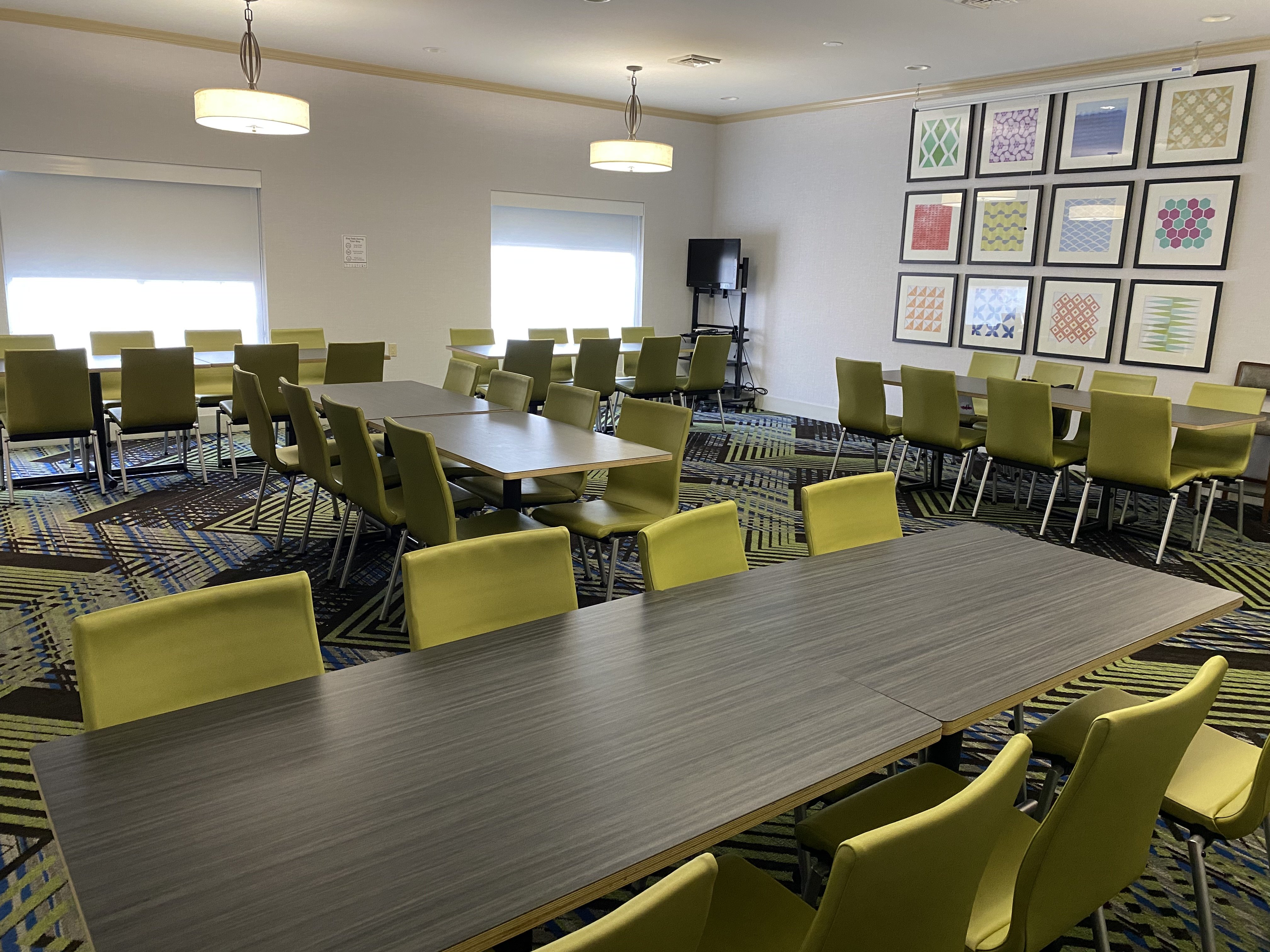 Holiday Inn Express Suites Indianapolis North Carmel An Ihg Hotel 20/21