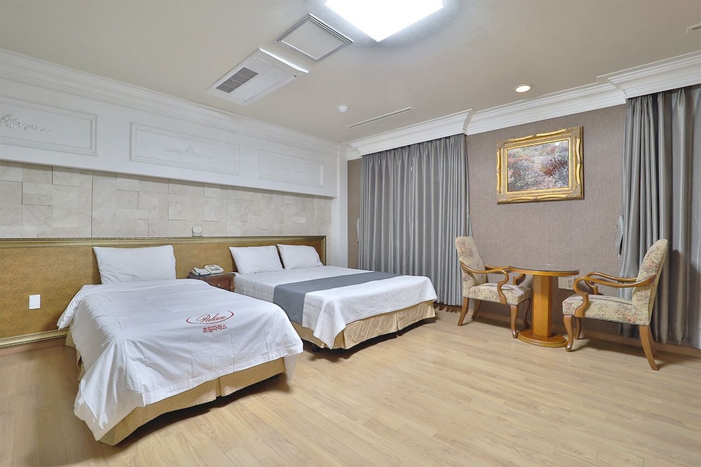 Palace Tourist Hotel 13/29