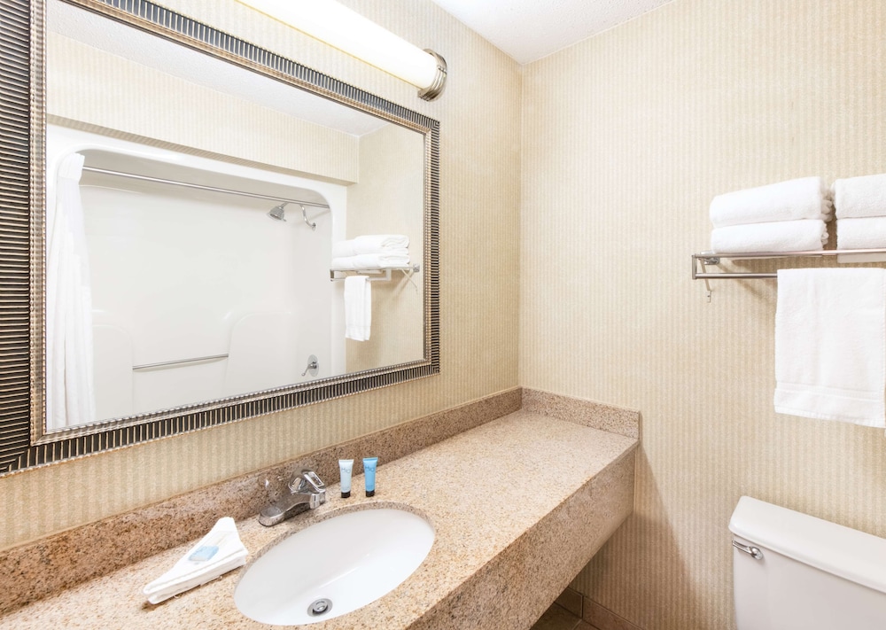 Aviator Hotel & Suites, Bw Signature Collection 36/38