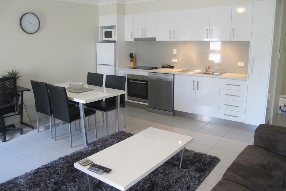 Spring Hill Mews Apartments 50/70