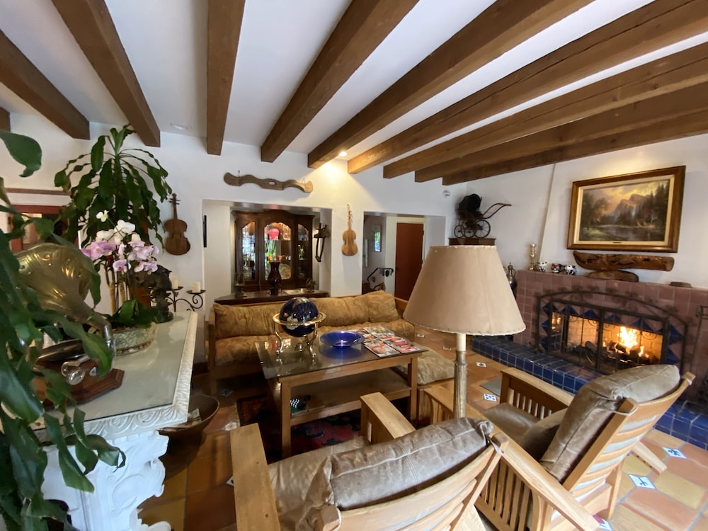 Villa Rosa Inn 49/78