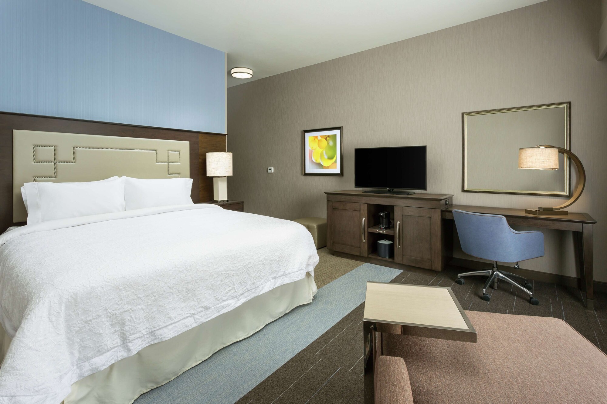 غرفة بسرير كينج بإطلالة على النهر بشرفة، Hampton Inn & Suites Napa 5/10