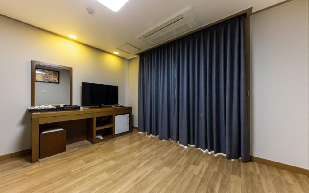 Mud Beach Hotel 56/57