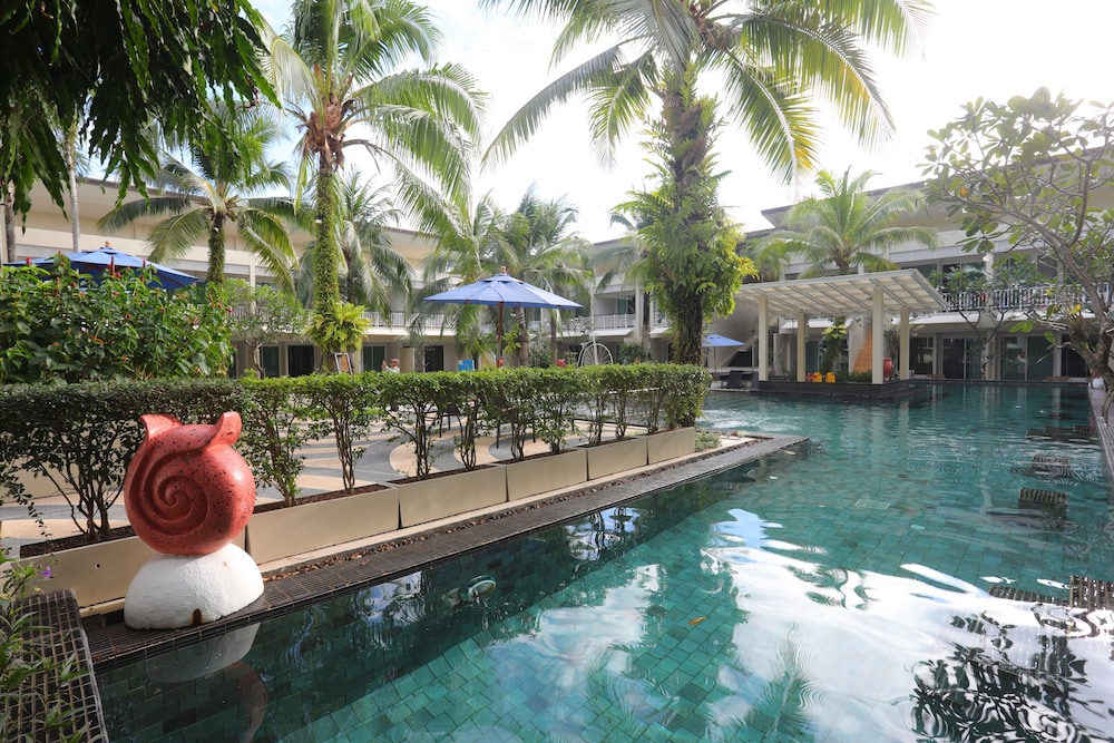 A2 Pool Resort 44/48