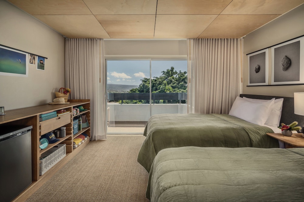 ROOM, DOUBLE BED, PARTIAL OCEAN VIEW