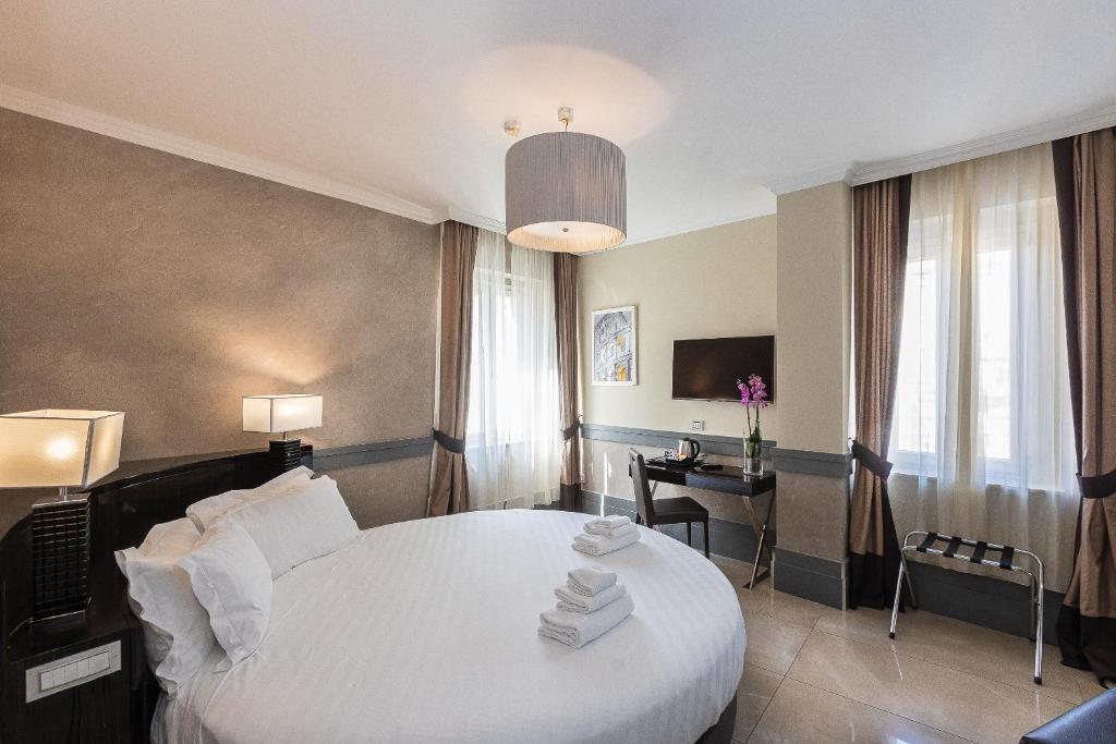 DELUXE, DOUBLE BED