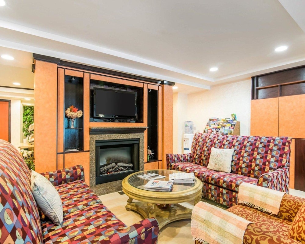 Quality Inn Ashland, NH 25/33