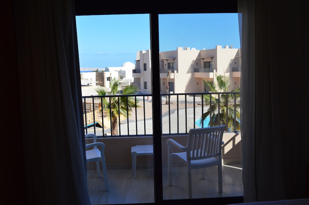 Sky View Suites Hotel 19/20
