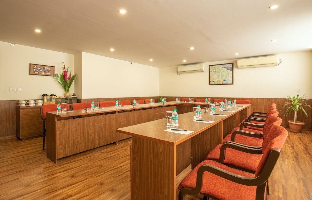 Rosewood Apartment Hotel 25/30