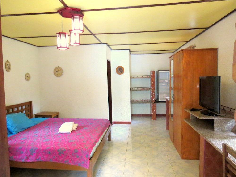 Alonaland Resort Apartelle 16/50