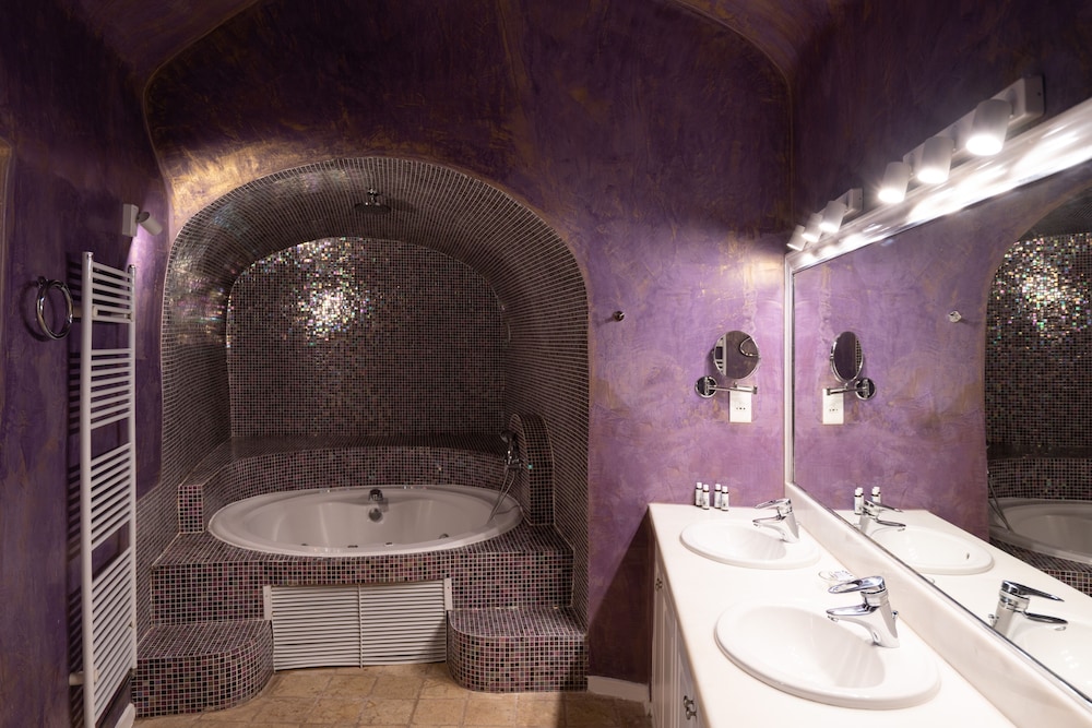 Asha Luxury Suites - Adults Only 62/67