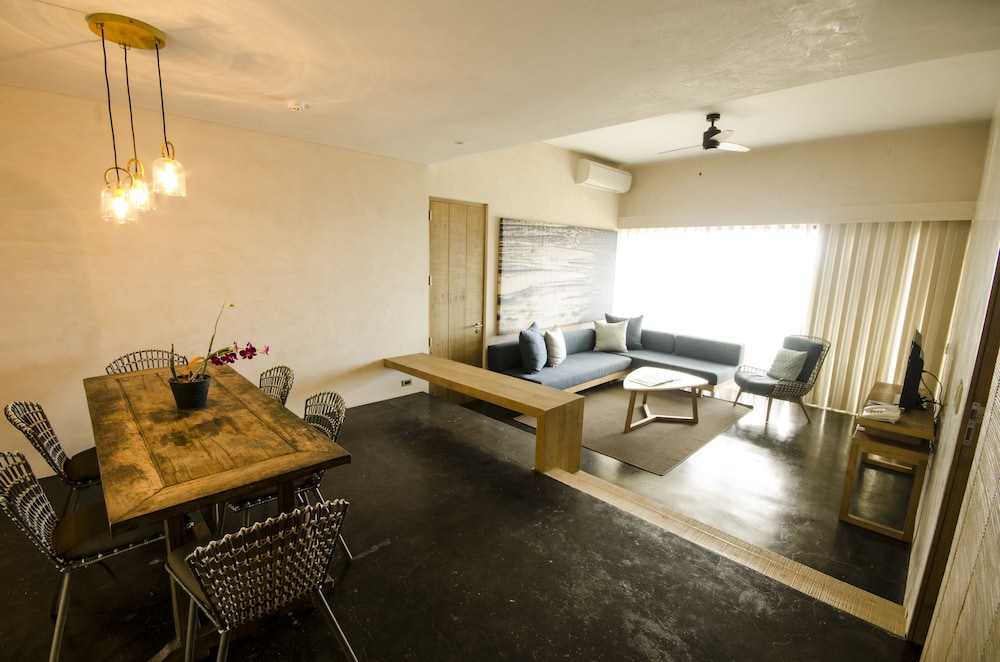 Amorita Resort 49/75