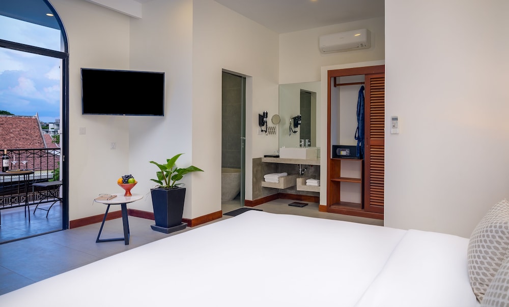 Blanc Smith Residence 30/75