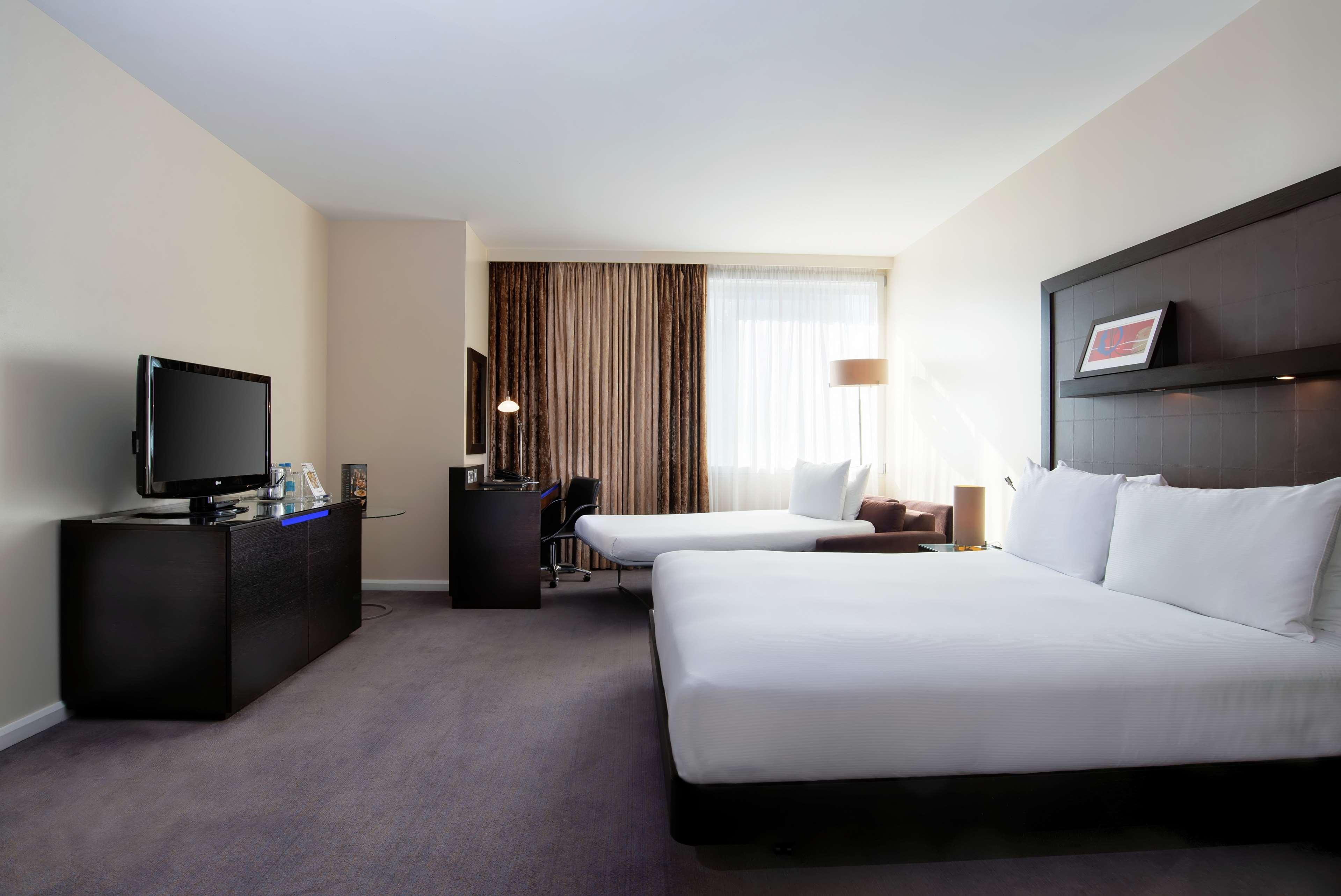 FAMILY, QUEEN BED, WITH EXTRA BED