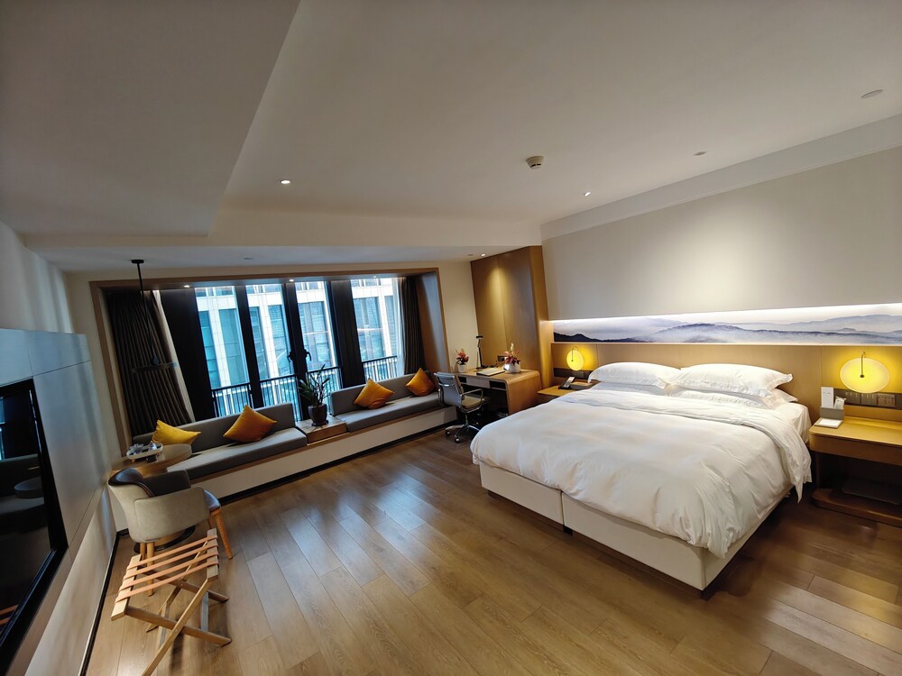 Qianhai Service Apartment 4/17