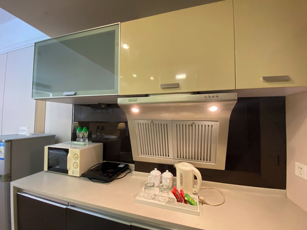 Yinfeng International Apartment 8/50
