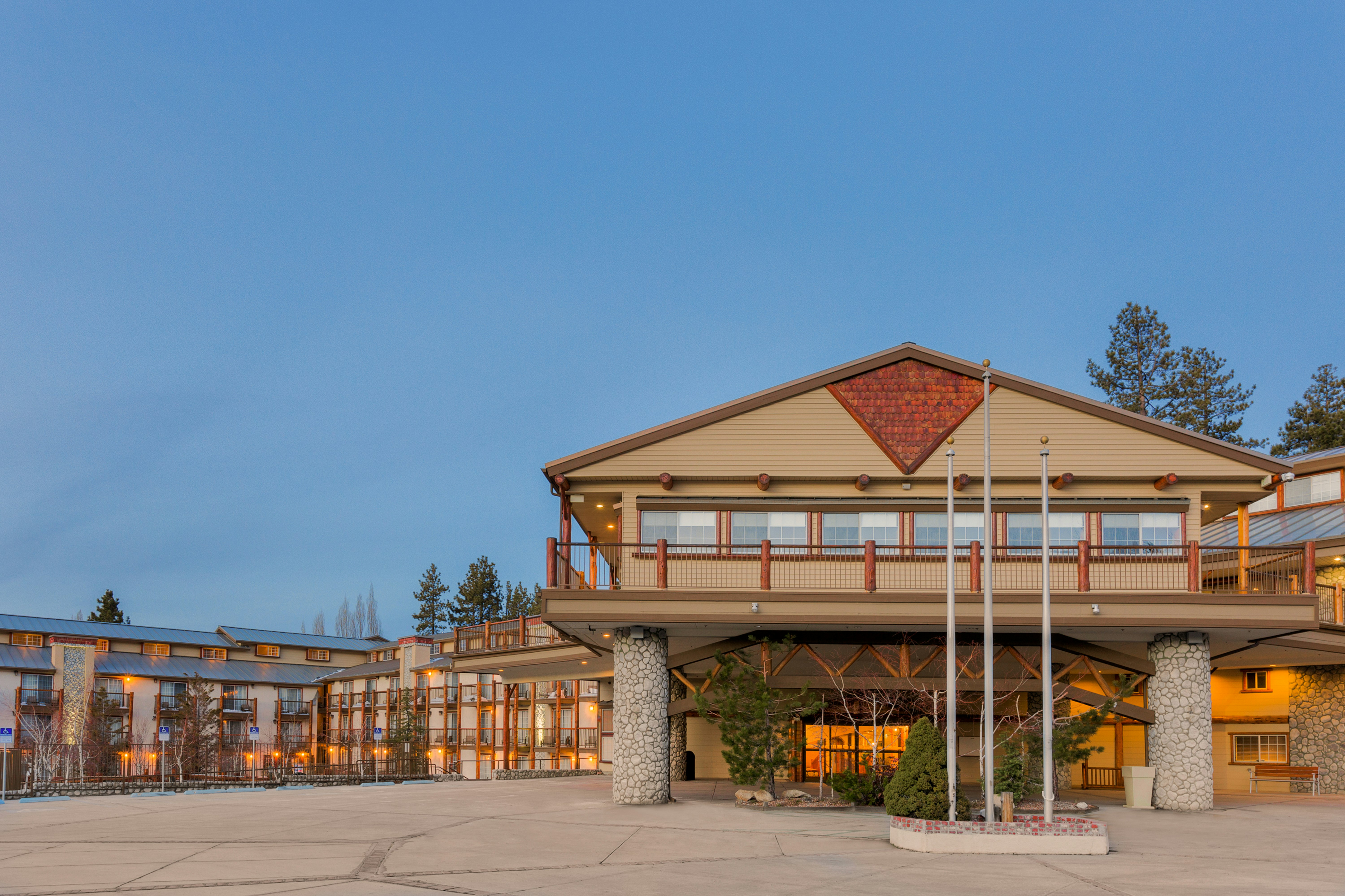 Holiday Inn Resort the Lodge At Big Bear Lake An Ihg Hotel in BIG BEAR LAKE - CA