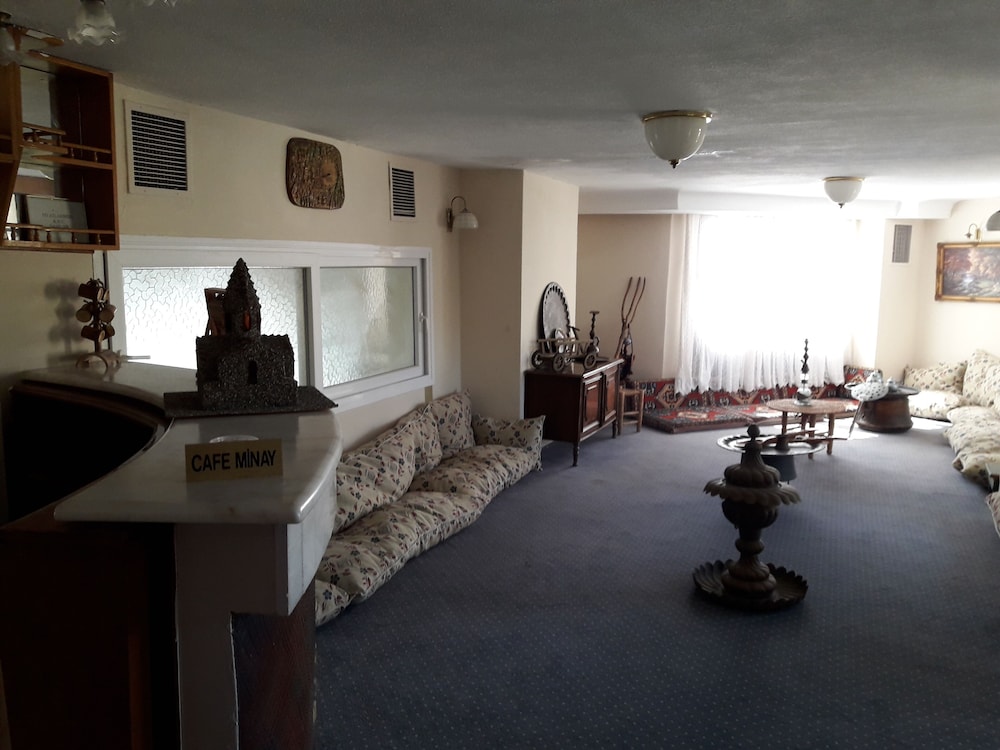 Minay Hotel 8/15