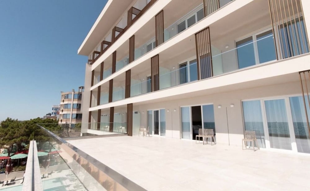 AMR Hotel 4/41
