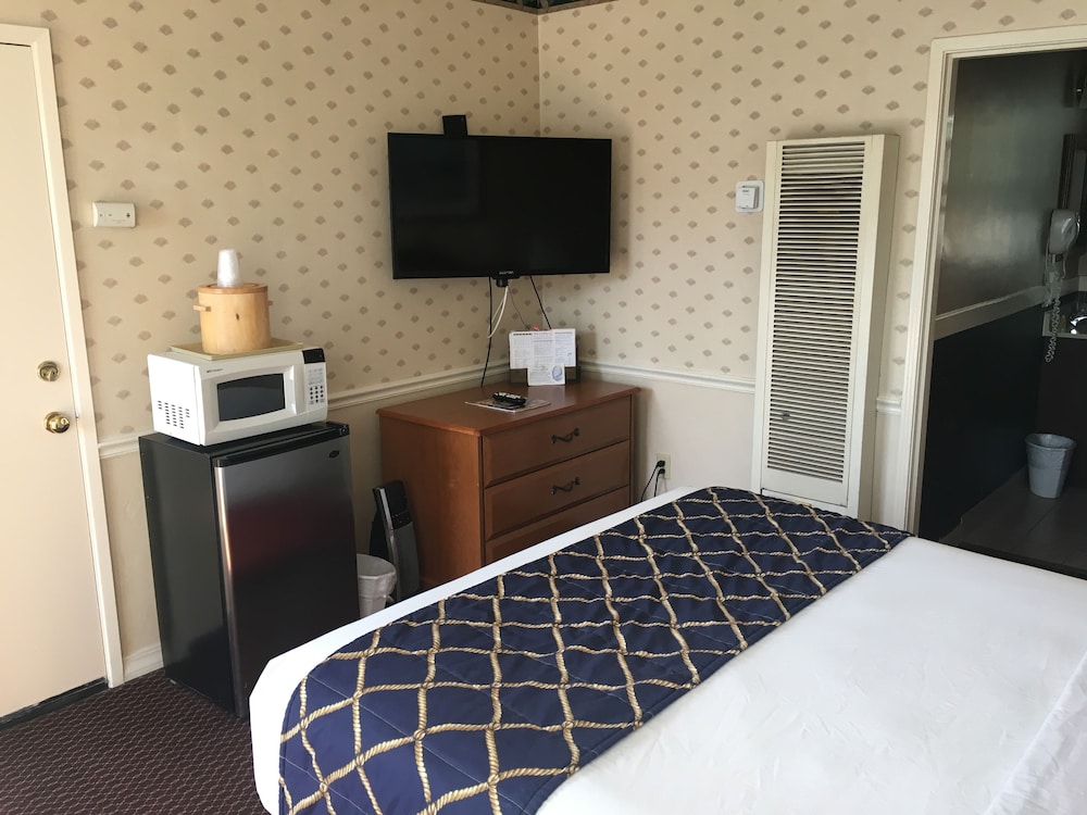The Palomar Inn 31/61