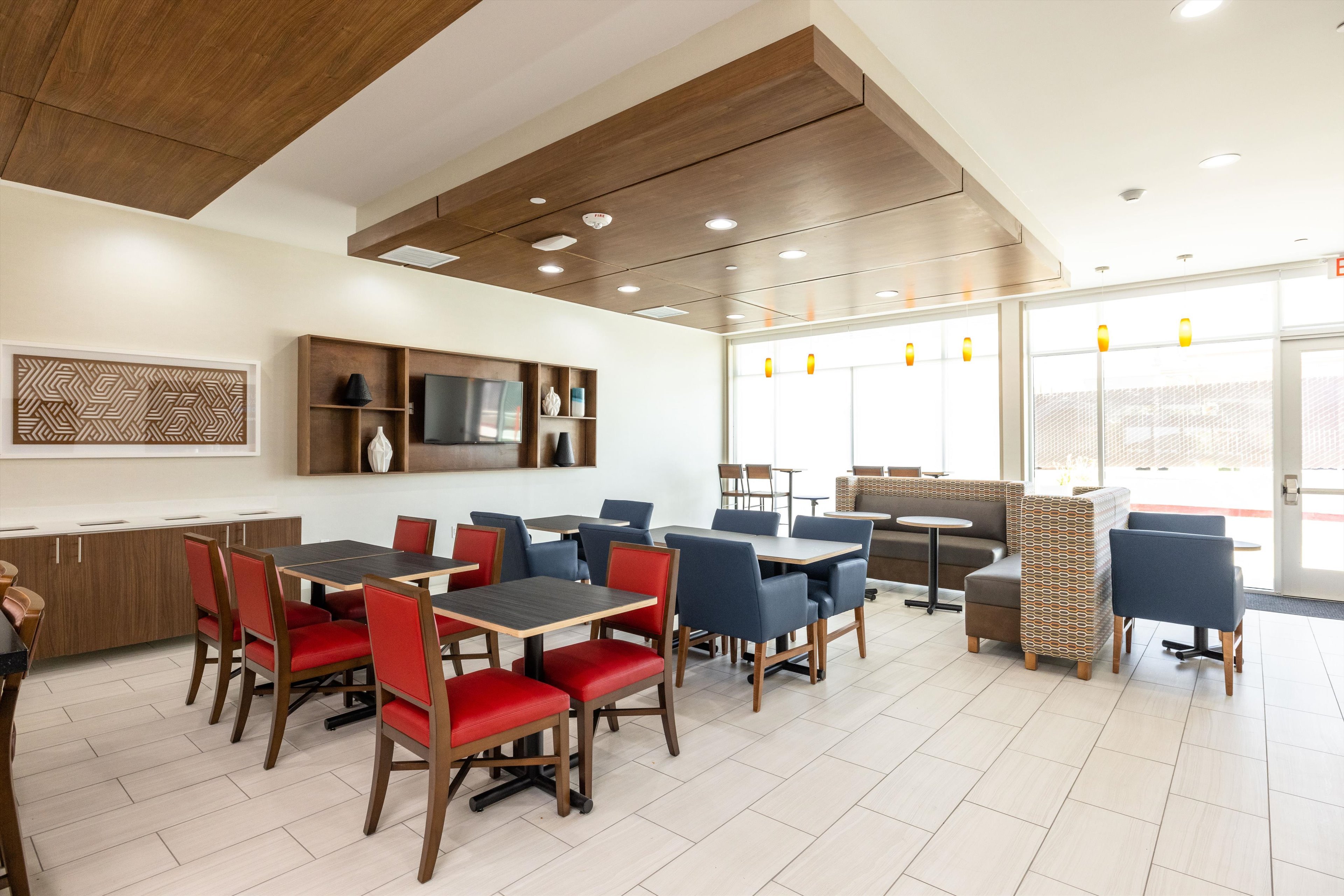 HOLIDAY INN EXPRESS AND SUITES SAN JOSE SILICON VALLEY 58/64