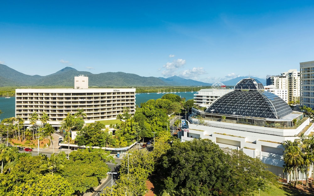 Pacific Hotel Cairns 68/72