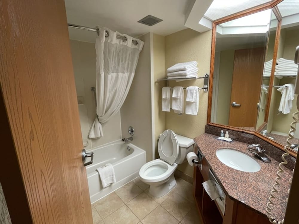 Quality Inn and Suites Saginaw, MI 46/47