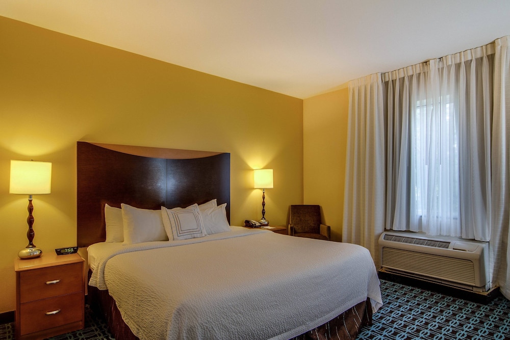 Fairfield Inn & Suites 16/32