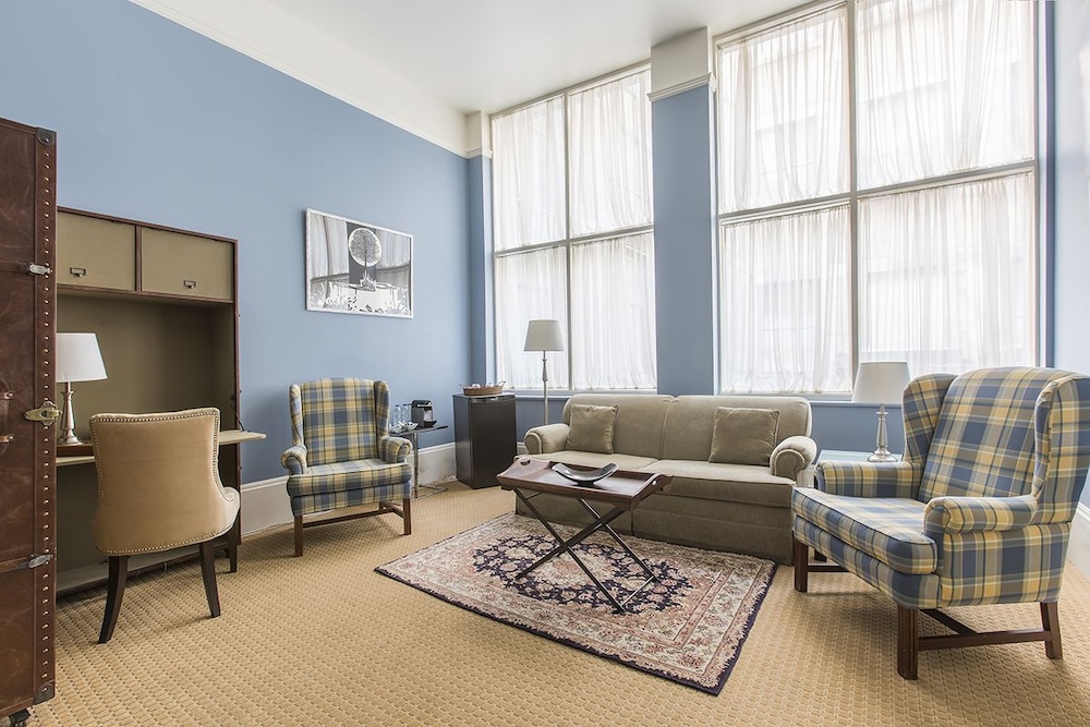 LHotel Montreal 46/74