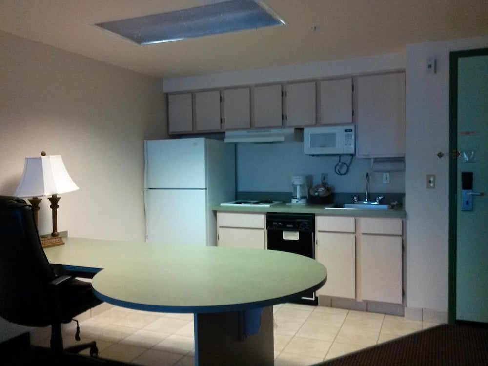 Allure Suites of Fort Myers 22/27