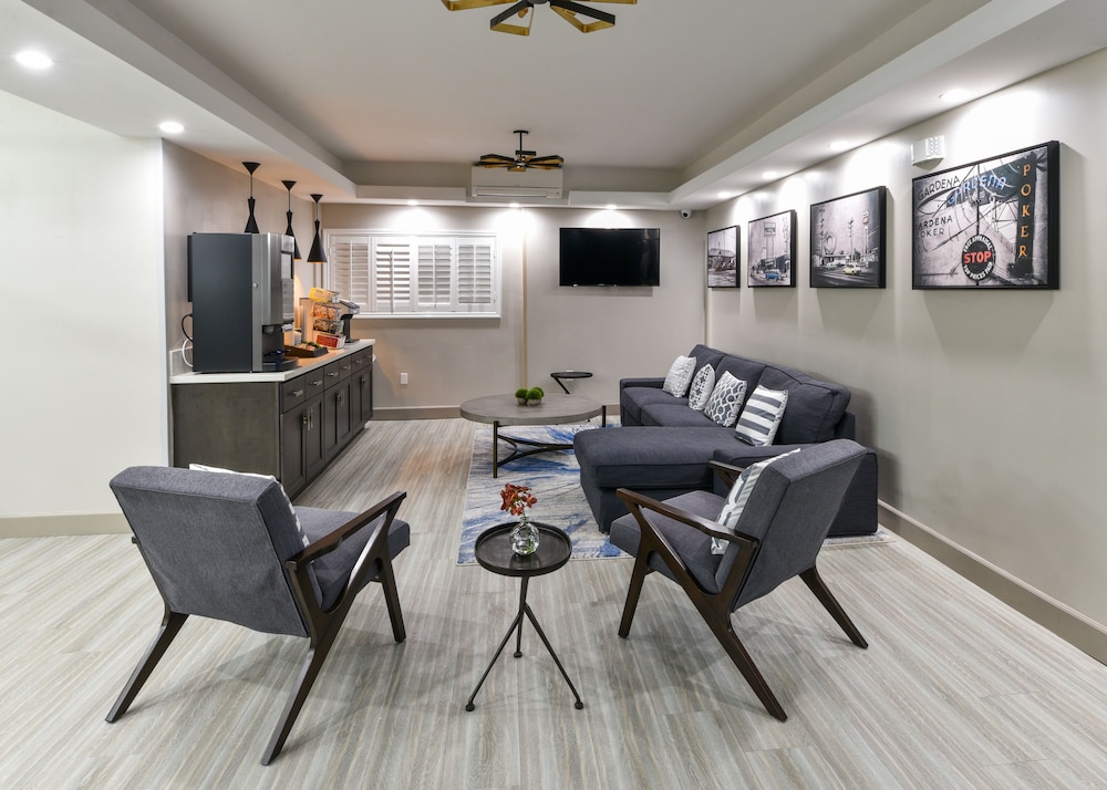 Hollywood Inn Suites Hotel 43/54