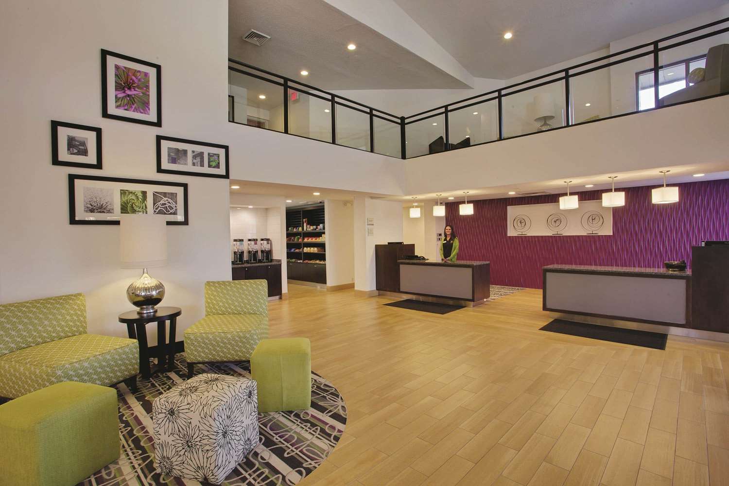La Quinta Inn & Suites by Wyndham Detroit Metro Airport 33/55