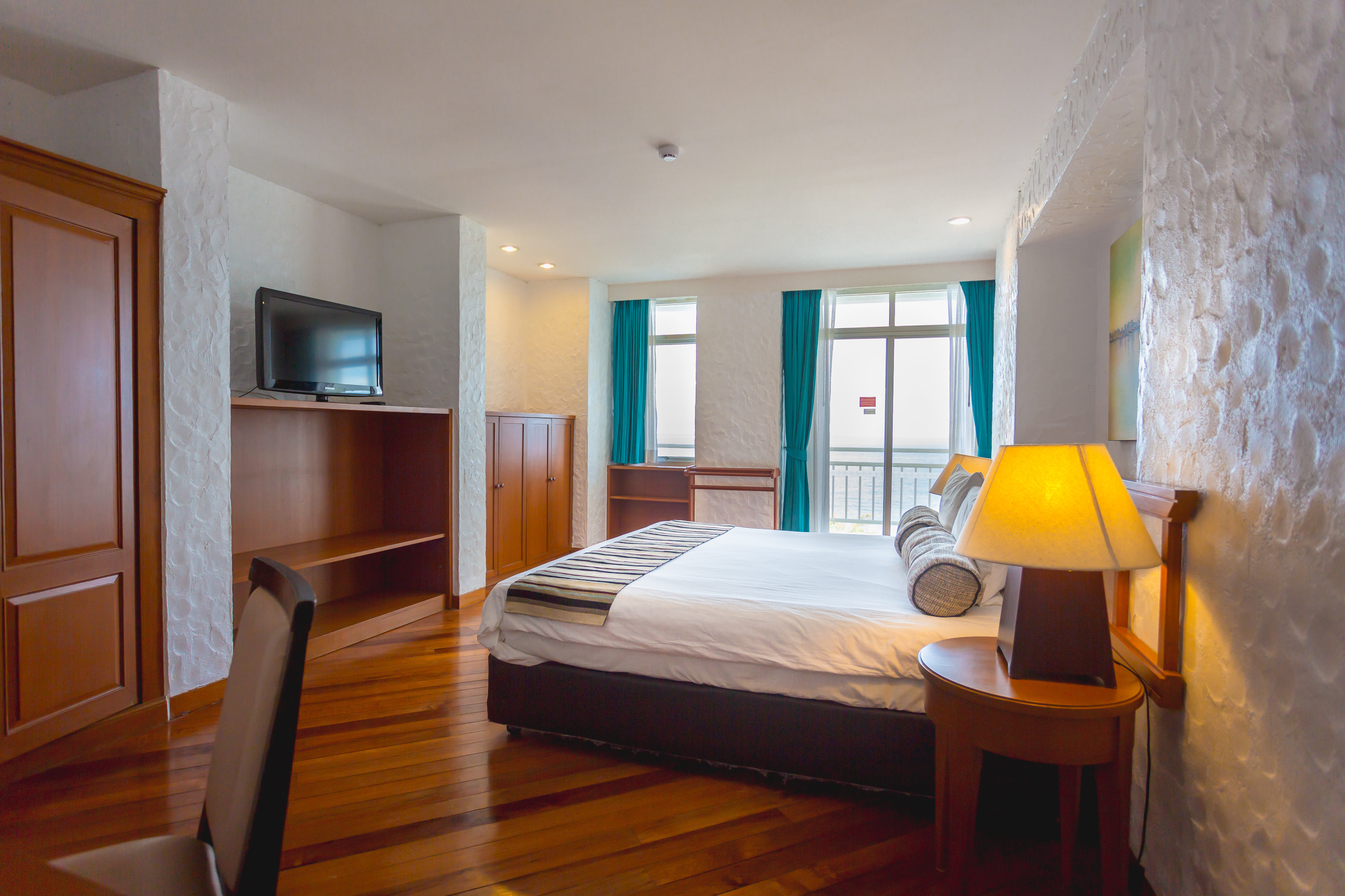 Waterfront Suites Phuket by Centara 31/76