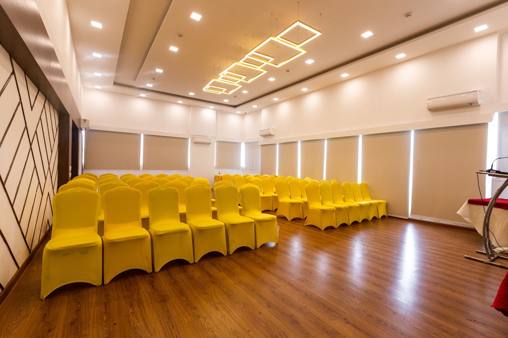 3 BY OYO Nami Residency Ahmedabad 16/25
