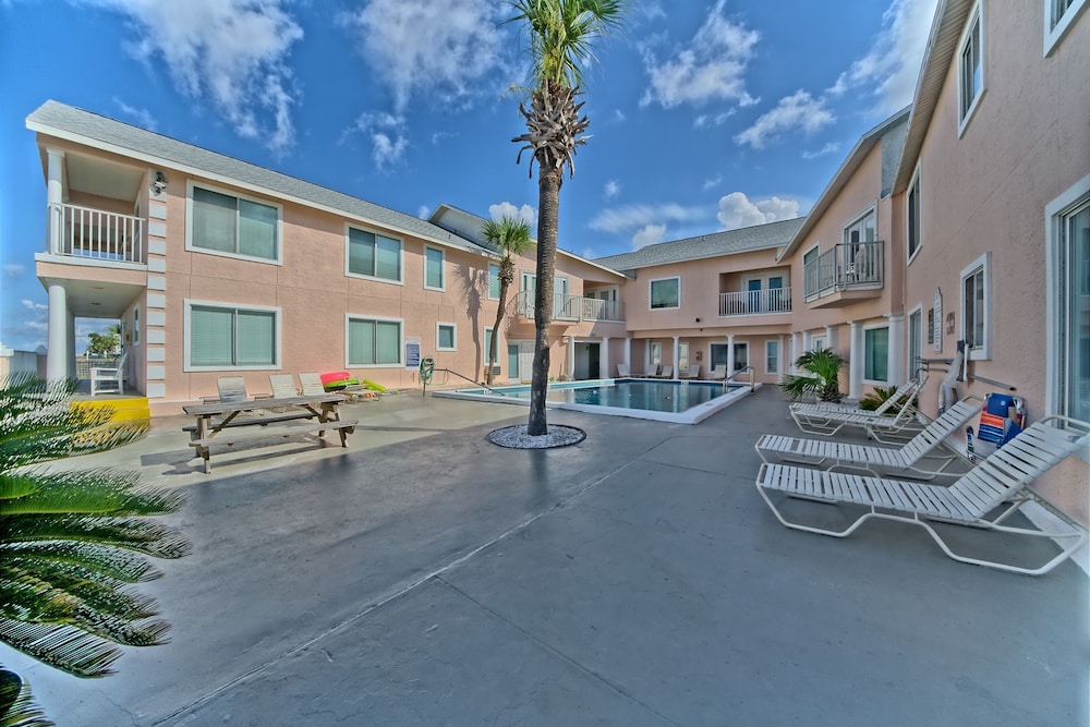 Pineapple Villas On Laguna Beach 60/70