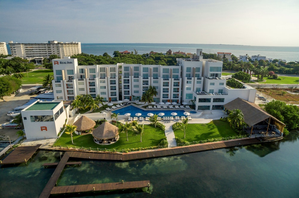 Real Inn Cancun 32/34