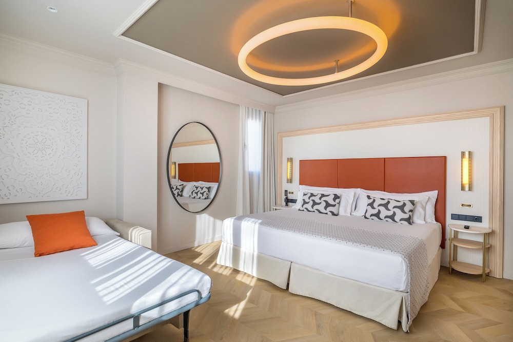 ROOM, TRIPLE