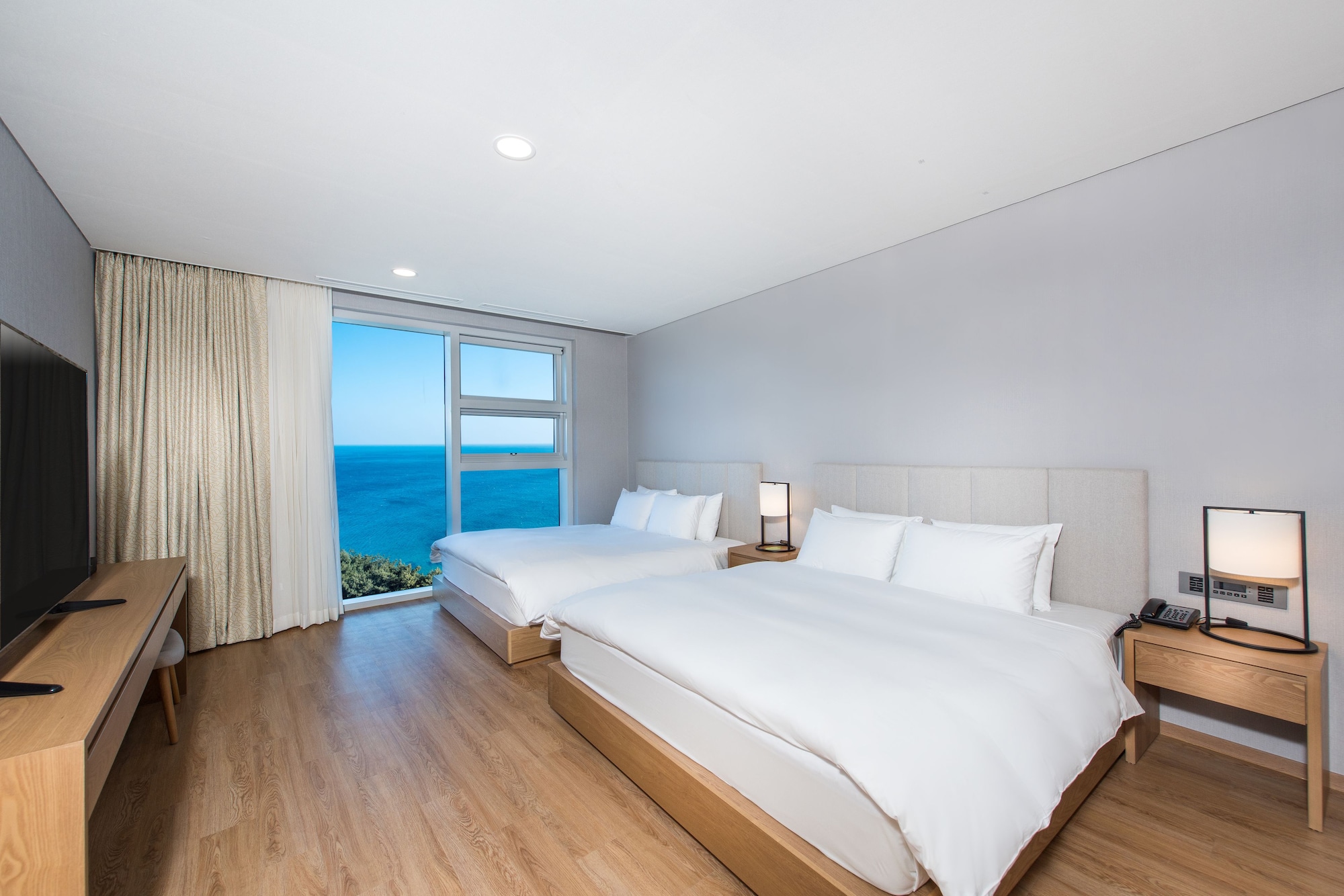 1 BEDROOM, SUPER, JUNIOR SUITE
