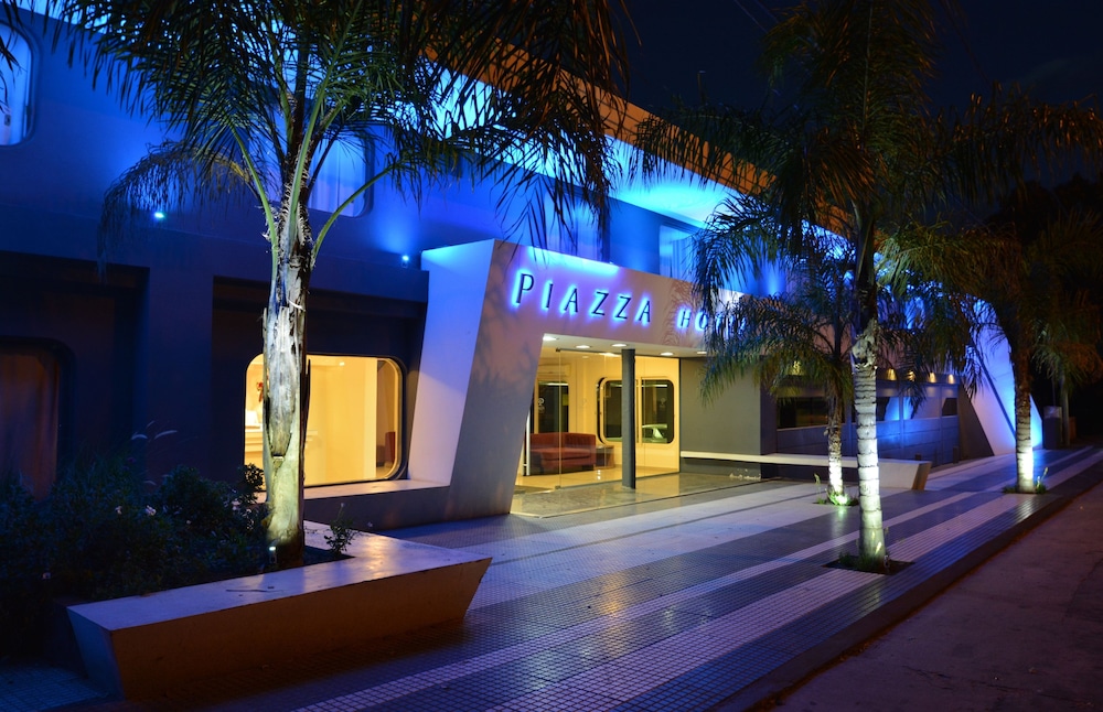 Piazza Hotel 3/22