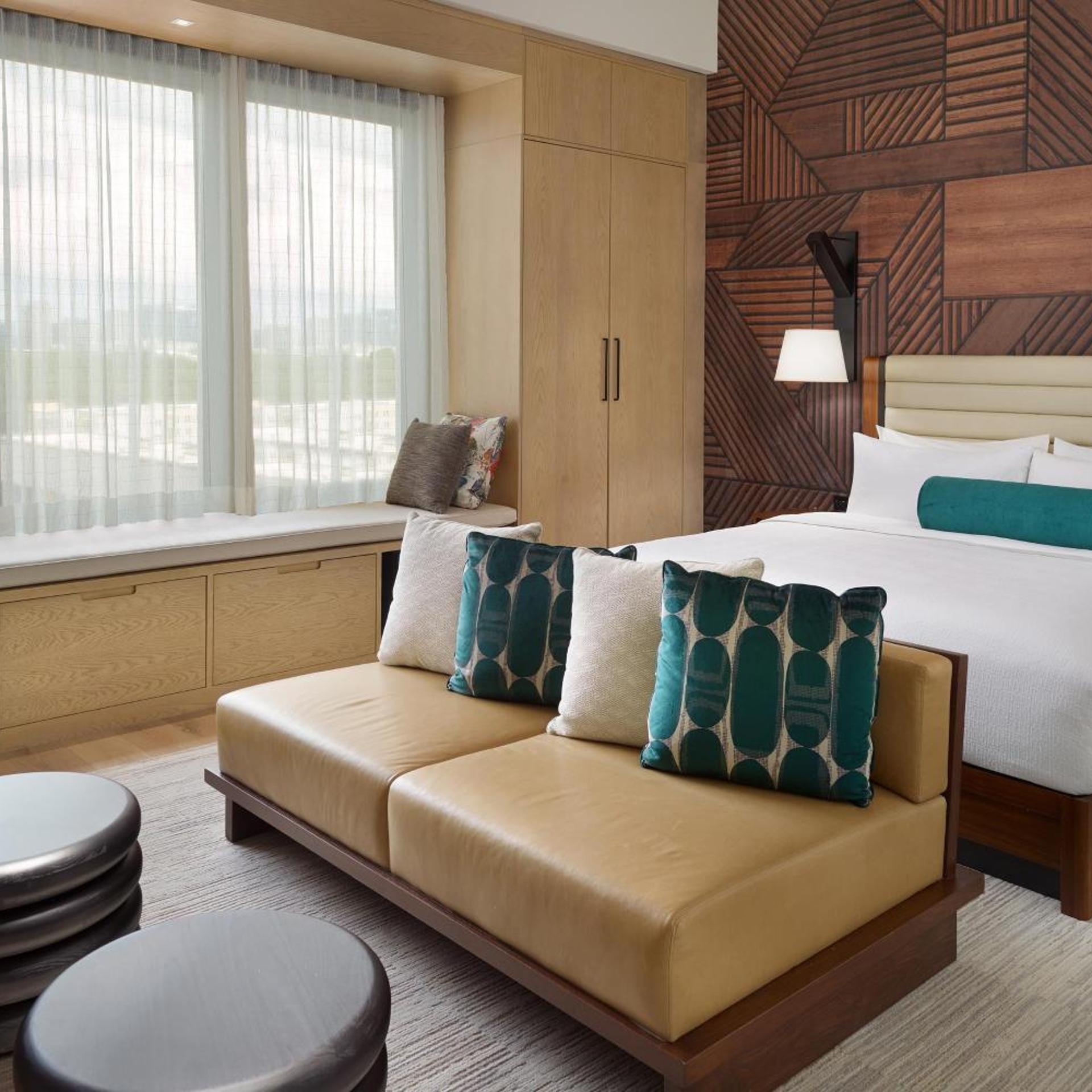 Junior Suite, Studio, King Bed, Courtyard View