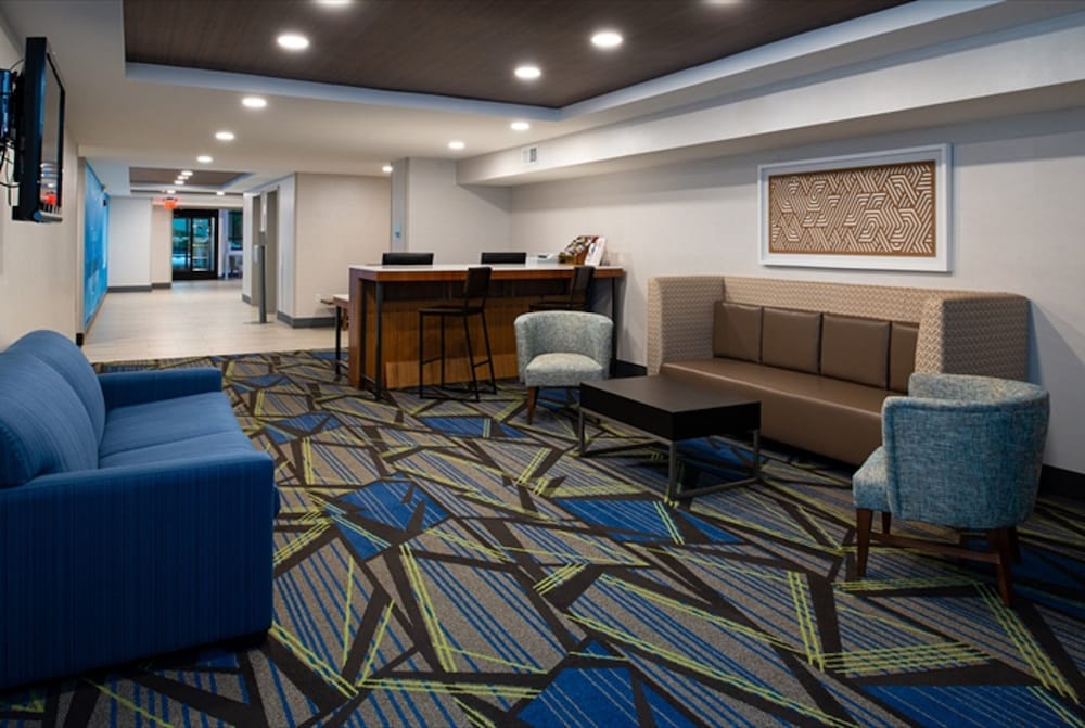 Holiday Inn Express Cincinnati West 12/74
