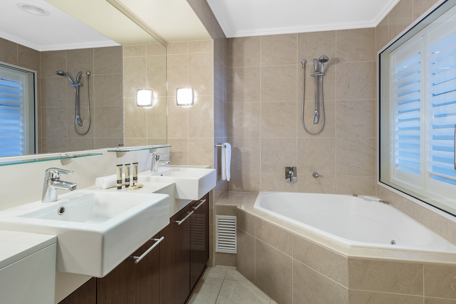 2 Bedrooms, Premier, Ocean View, Oaks Hervey Bay Resort and Spa 4/5