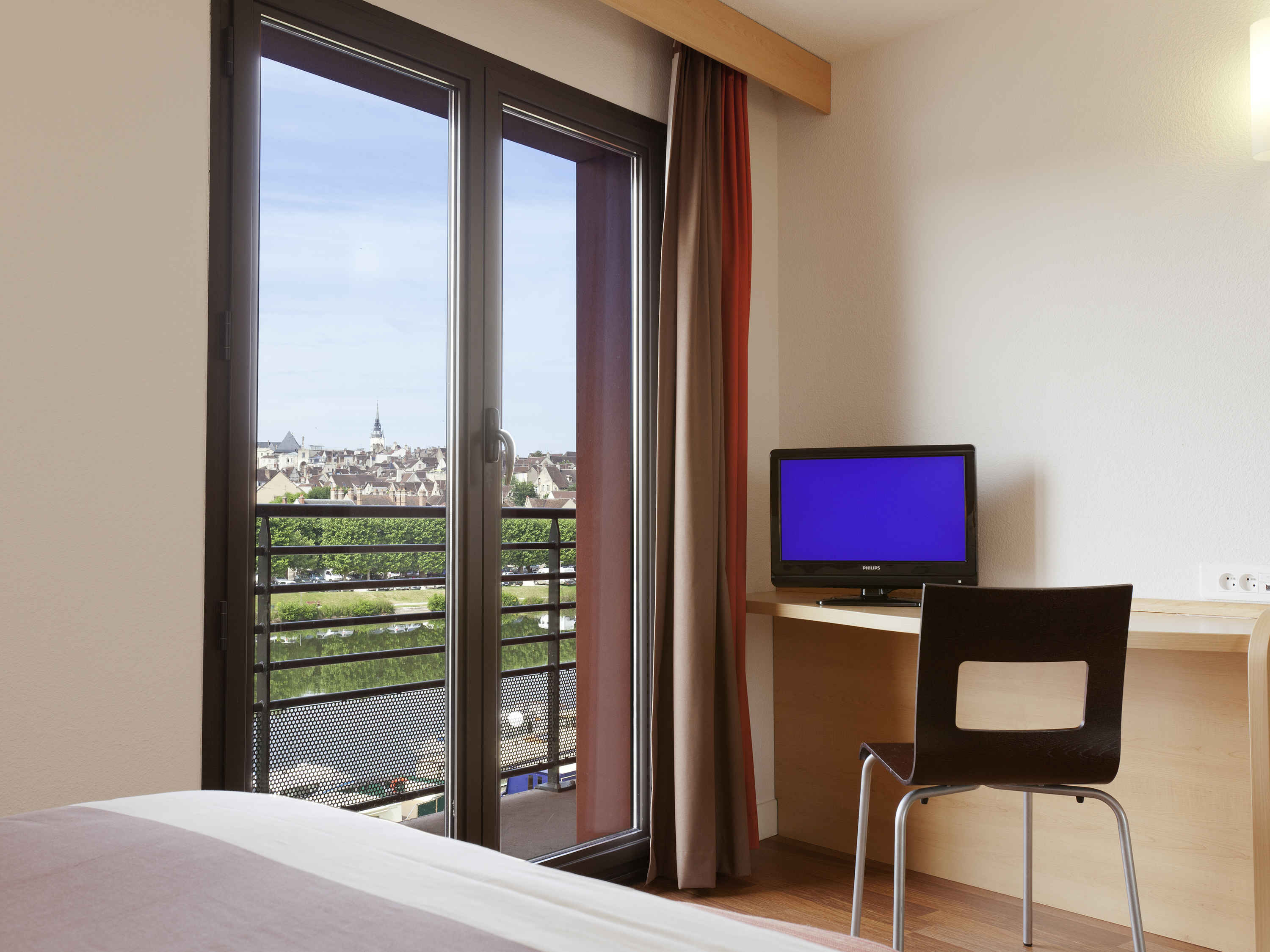 Ibis Auxerre Centre 33/50
