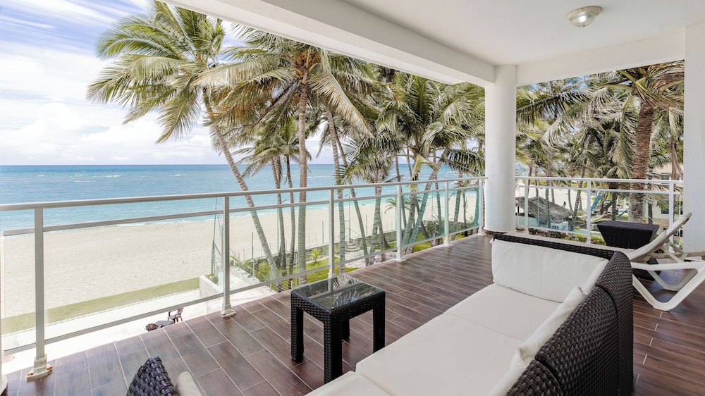 WATERMARK LUXURY OCEANFRONT ALL SUITE HOTEL 26/56