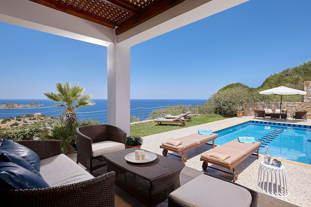Okeanides Villas 14/50