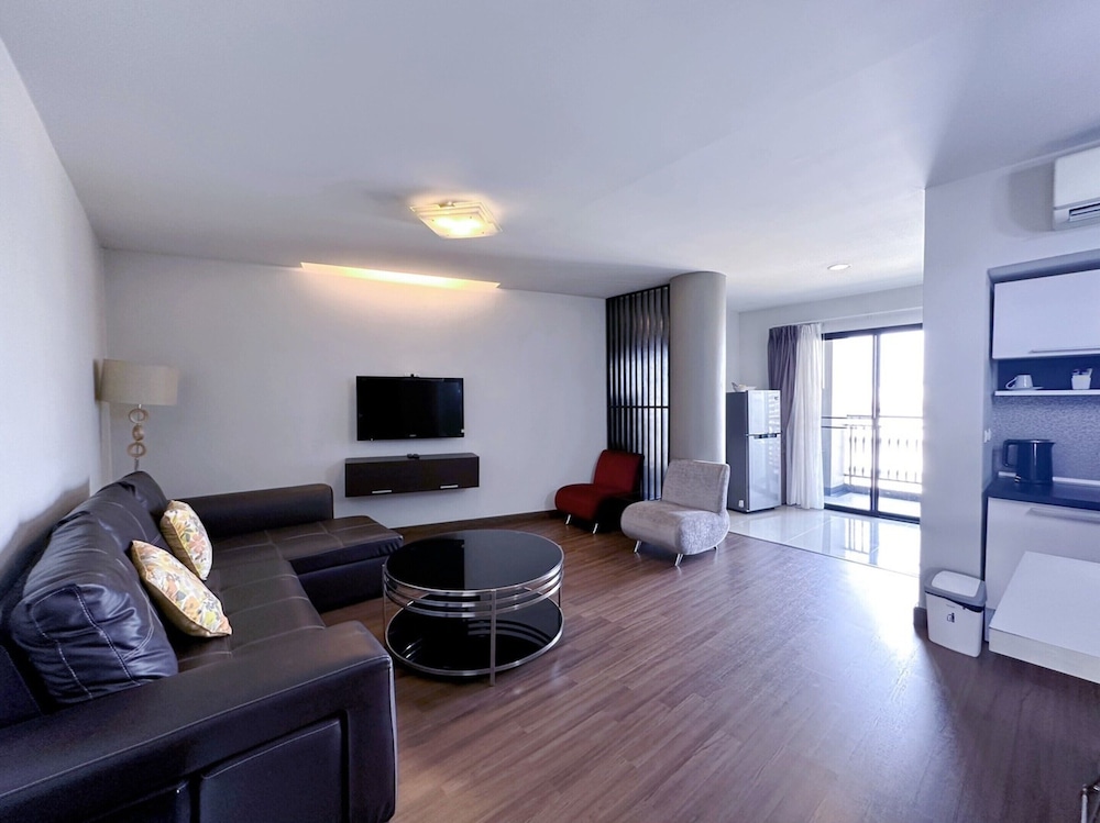 Romyen Garden Place 38/50