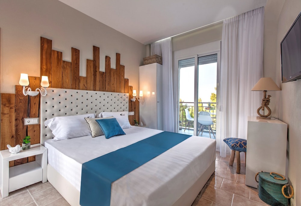 DELUXE, DOUBLE BED