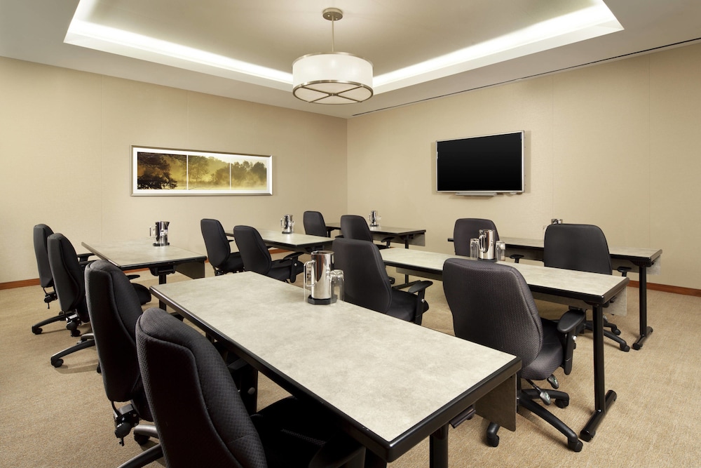 Sheraton Fairplex Hotel Conference Center 37/46
