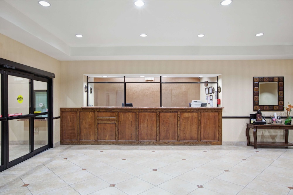 Super 8 by Wyndham IAH West/Greenspoint 6/31